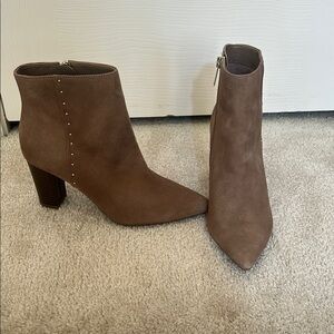 Bandolino New Elegant Suede Brown Ankle Boots